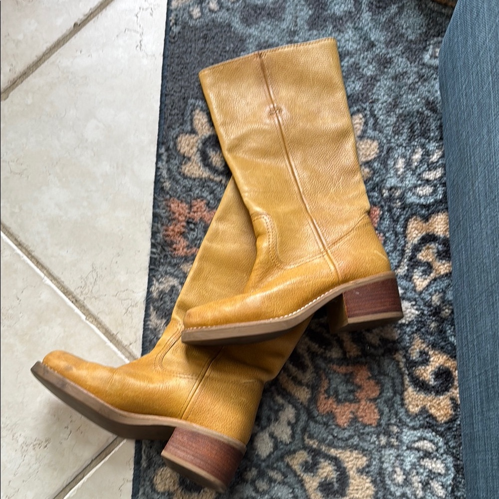 Amanda Smith Yellow Heeled Boots Sleek Design